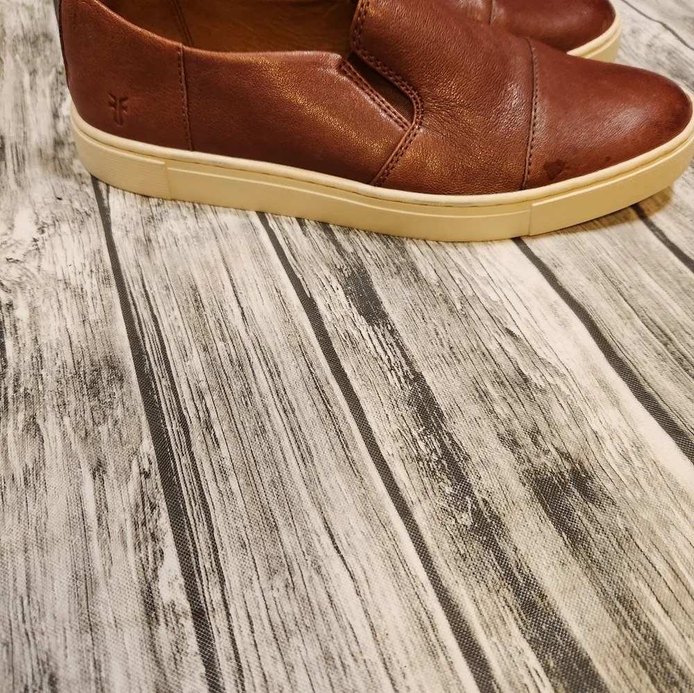 Frye Ivy‎ Slipons in Cognac